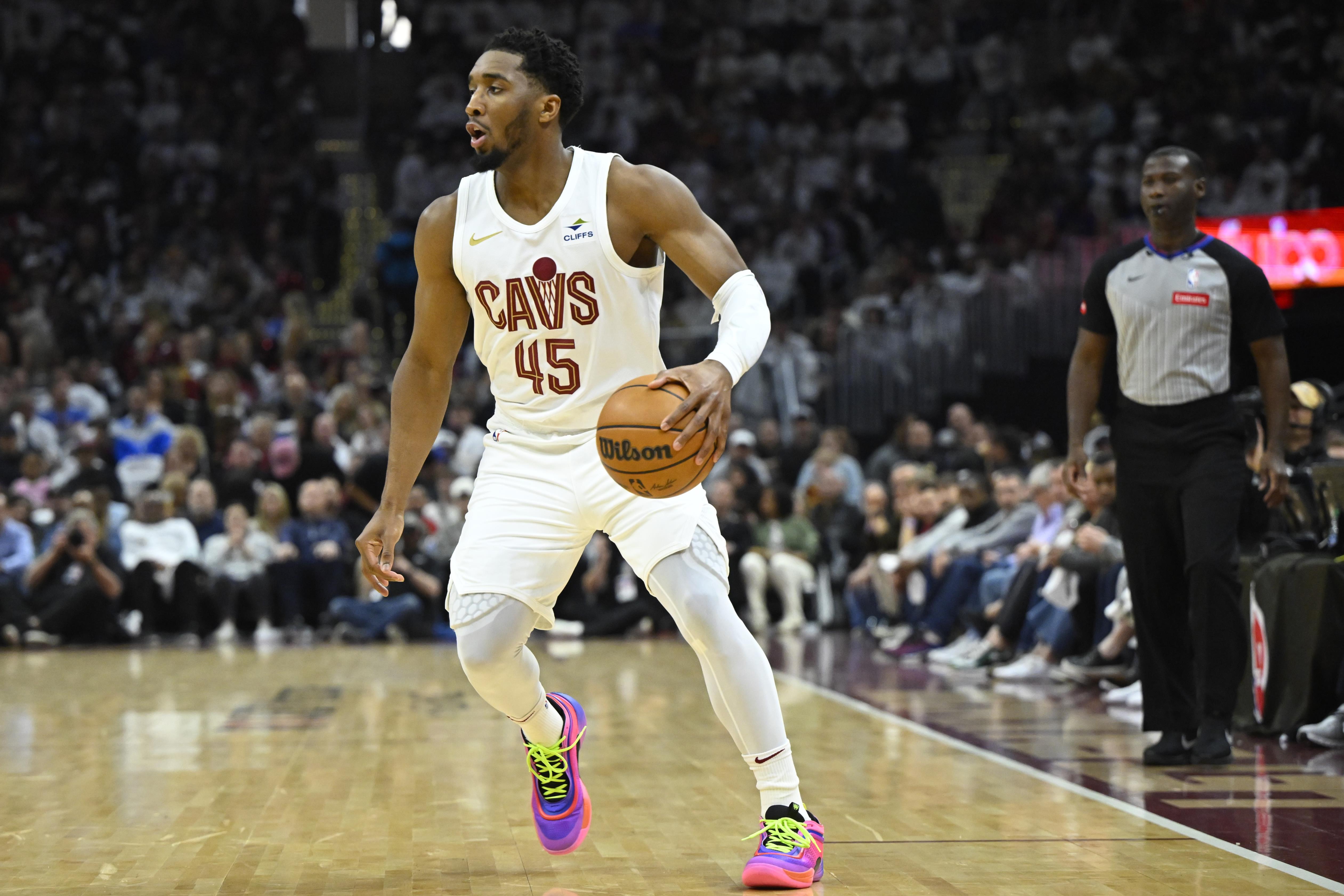 米切尔：知道对手会在今天重拳出击 我们必须要找到能得分的方法